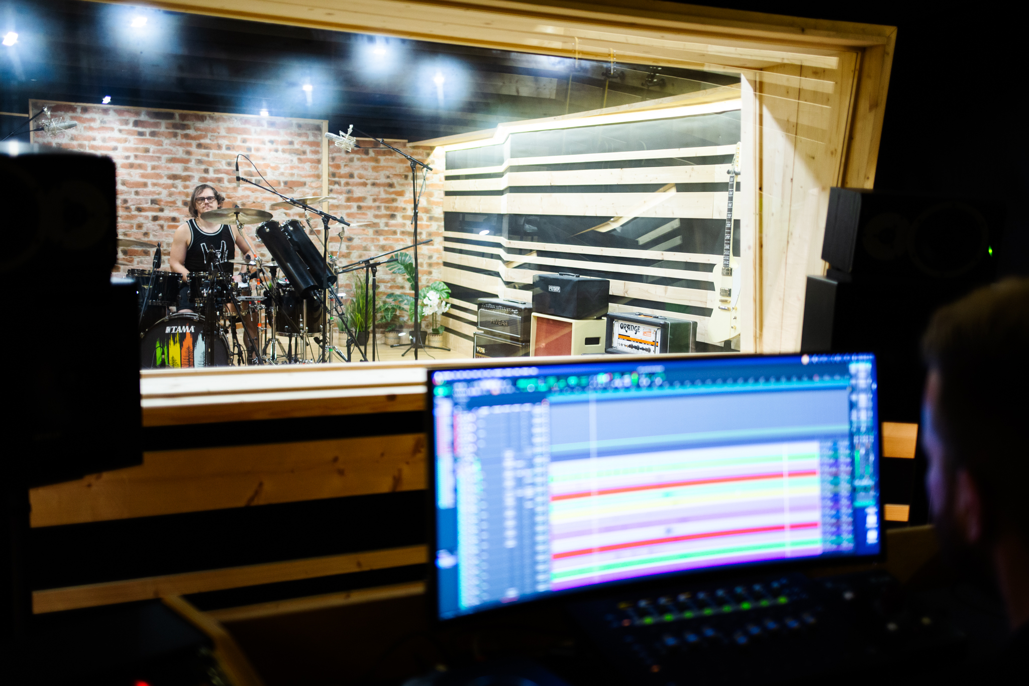 Leander Kills in the Studio Interview with Valentin Jankai